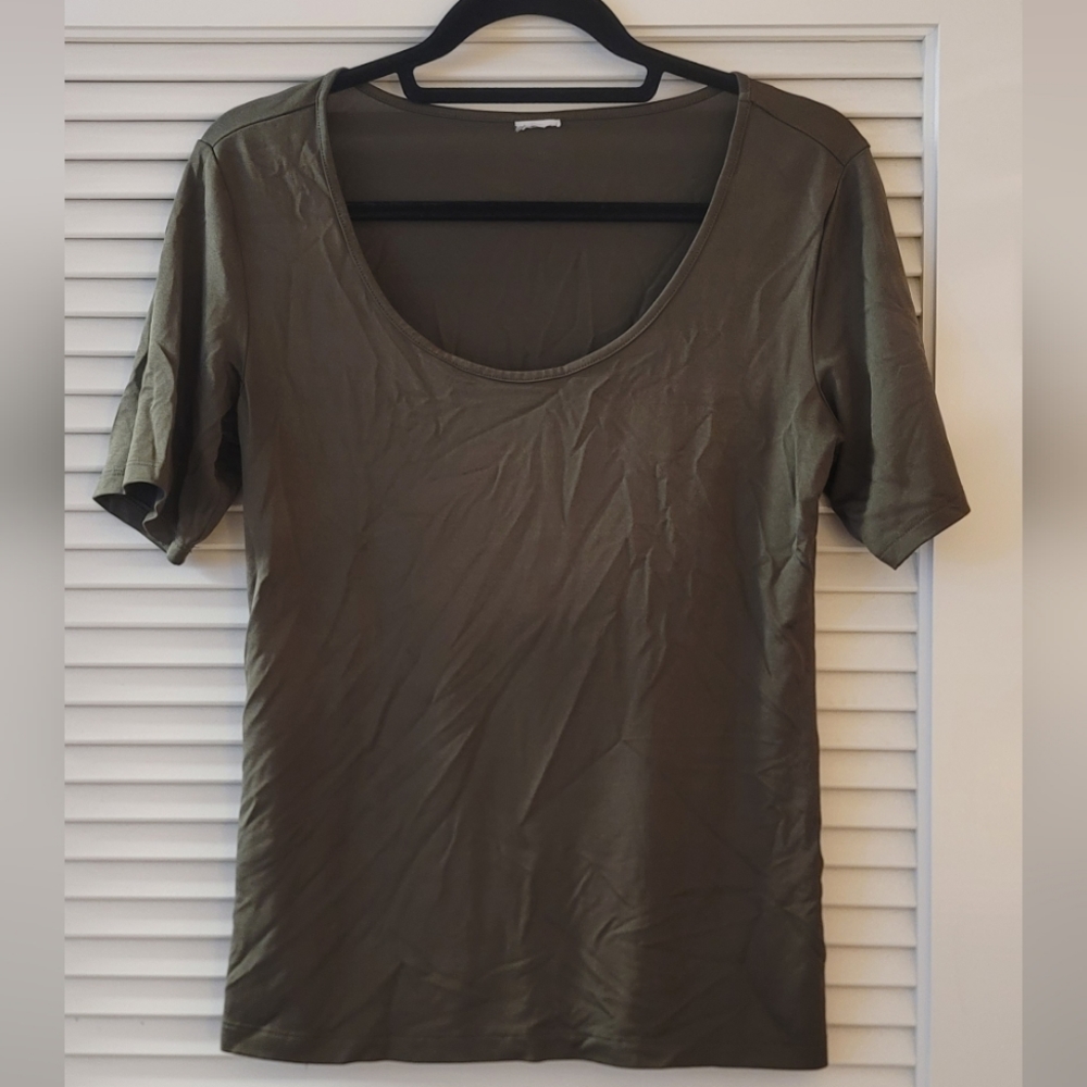 Olive Green Short-Sleeve Lightweight Stretchy Scoop-Neck Top